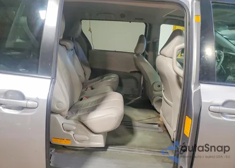 2012 Toyota Sienna Xle z USA, uszkodzony, nr VIN 5TDYK3DC9CS215915